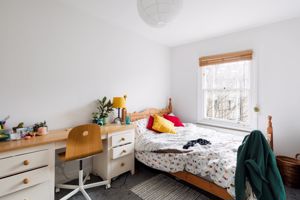 UM - Bedroom - click for photo gallery